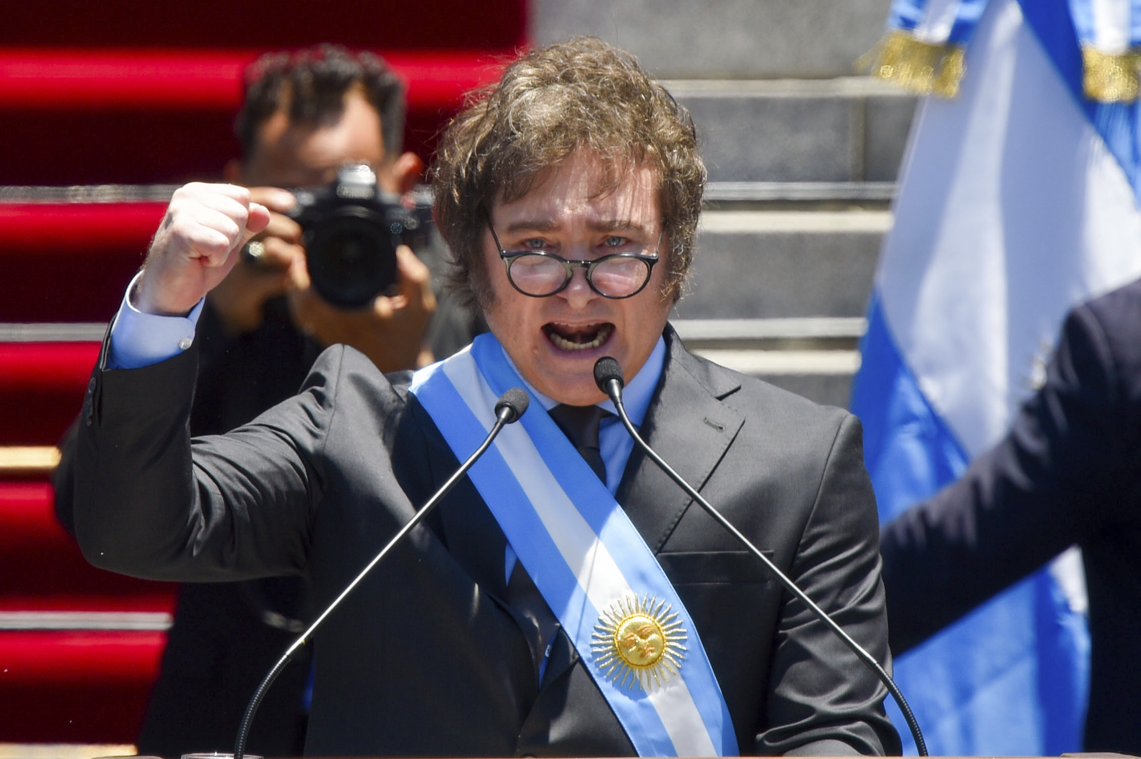 Javier Milei Javier Milei asume la presidencia de Argentina y dice que comienza una